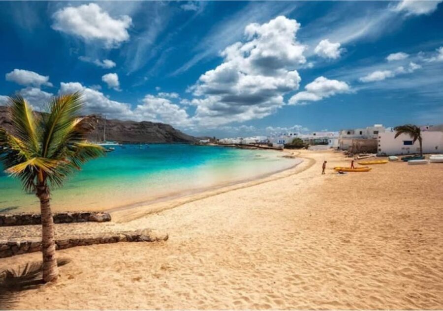 Lanzarote: Teguise Handicraft Market and La Graciosa Island - Who will enjoy this day most