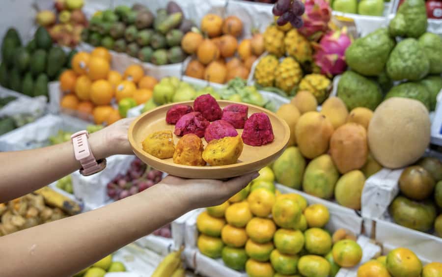 Lima: Market Tour and Cooking Class with Pisco Sour - Meeting at the right Holiday Inn entrance