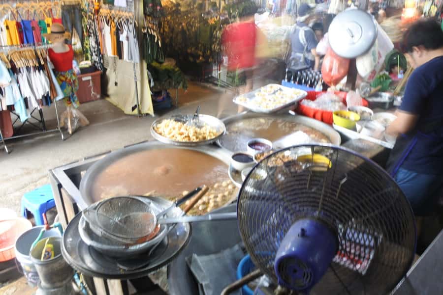Local Weekend Markets: Khlong Lat Mayom & Chatuchak Tour - Chatuchak after lunch, with time to get oriented