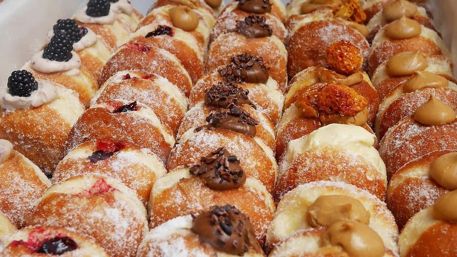 London: Borough Market Food Tour with 6+ Authentic Tastings - Fish and chips, the star of the route