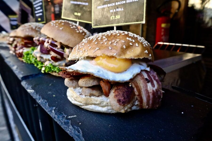 London: Borough Market Food Tour with 6+ Authentic Tastings - Inside the pub for cheese and a drink