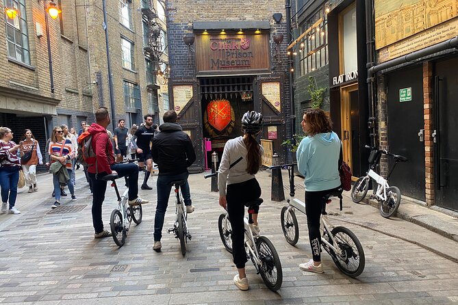 London E-Bike tour & Borough market - Shakespeare’s Globe and the Clink