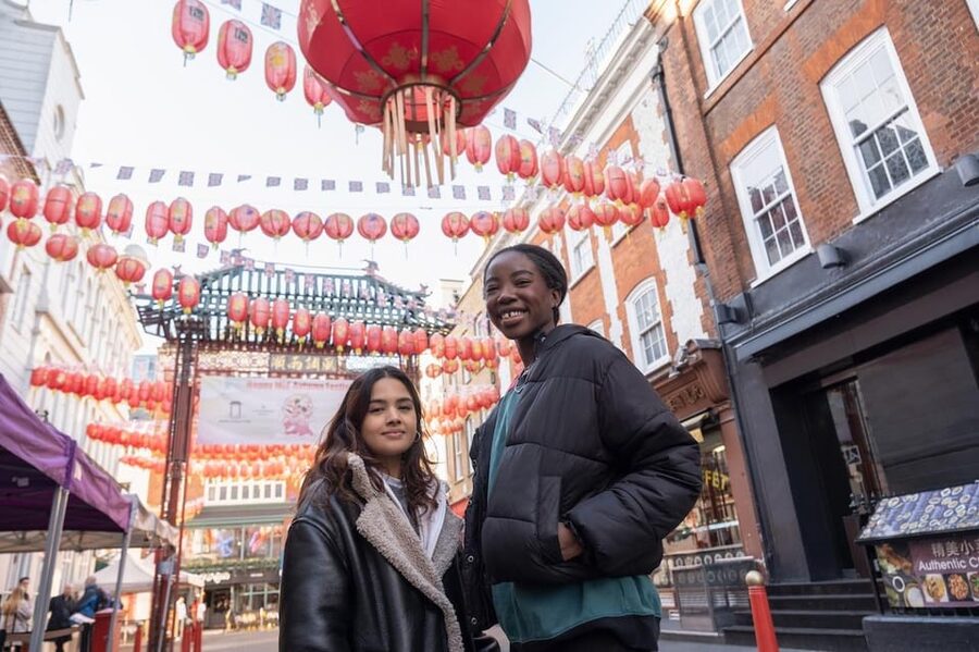London: Notting Hill, Highlights & Markets Private Tour - Big Ben and Westminster in a short central London sweep