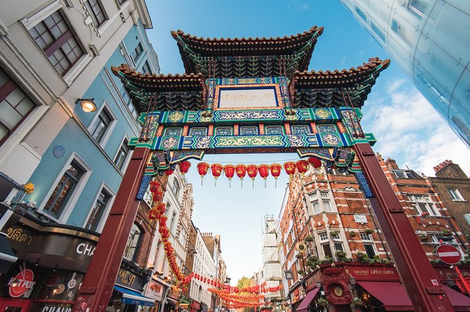 London Private Walking Tour: Notting Hill, Highlights & Markets - Trafalgar Square and Whitehall bring the big sights