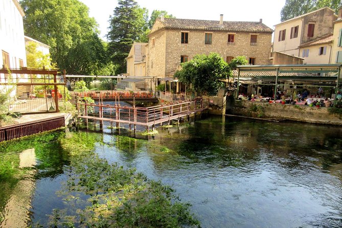 Luberon Market & Villages Day Trip from Aix-en-Provence - Apt delivers the most crowded market experience