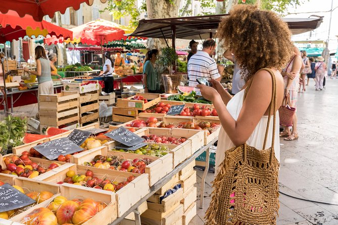 Luberon Market & Villages Day Trip from Aix-en-Provence - Fontaine de Vaucluse adds water and a short walk