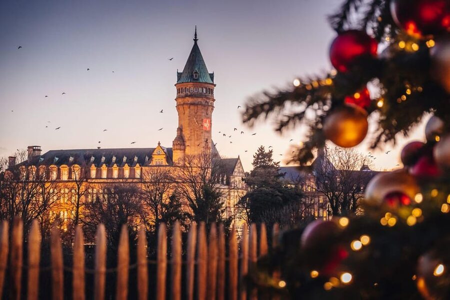 Luxembourg: Christmas Market Food Tour with Tastings - Seven tastings across three Luxembourg markets