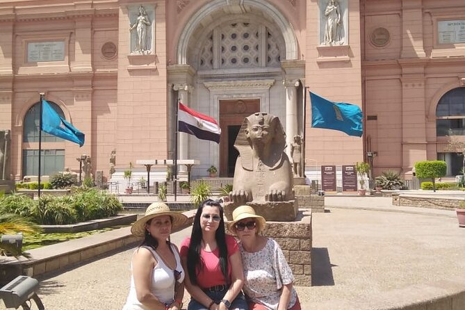 Luxury Private Tour Giza Pyramids ,Egyptian Museum and Bazaars - The guide can make or break the museum visit