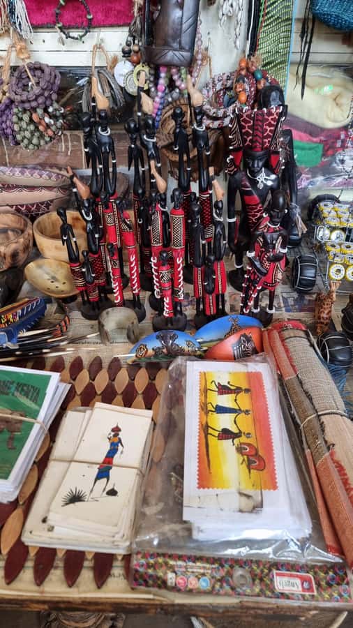 Maasai Market Souvenir Shopping - Key points at a glance