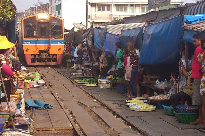 Maeklong & Damnoen Saduak Markets: Railway & Floating Market Tour - The guide can make the difference
