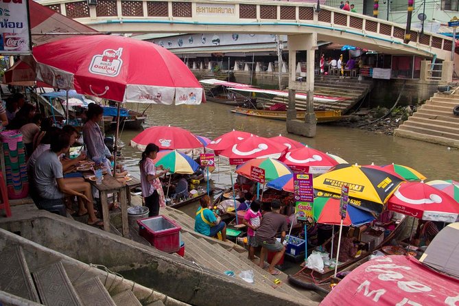 Maeklong & Damnoen Saduak Markets: Railway & Floating Market Tour - Crowds, commerce, and the question of authenticity