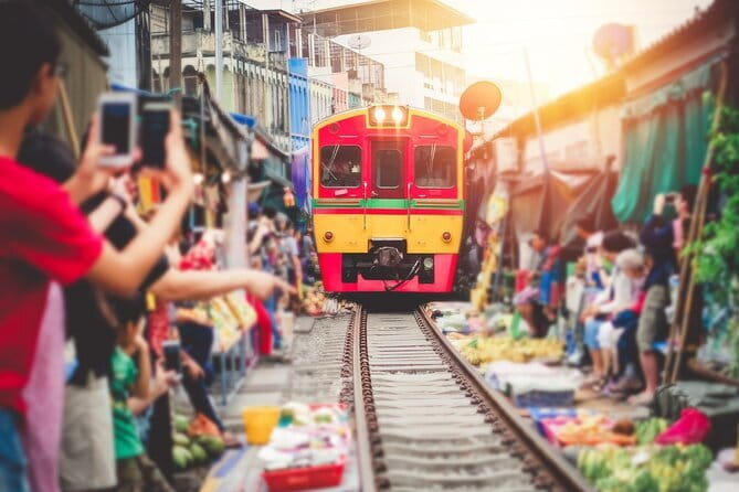 Maeklong Railway and Damnoen Saduak Floating Market Tour - Why this Bangkok day trip works