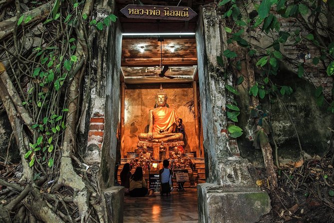 Maeklong Railway & Floating Market Tour (Private & All-Inclusive) - Maeklong Railway Market and the train that cuts through it
