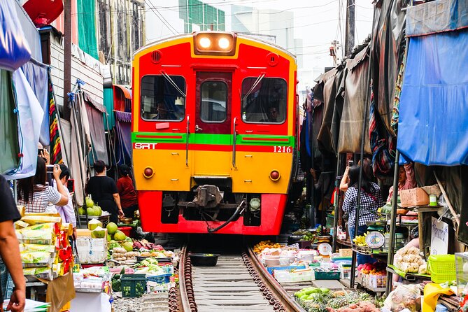 Maeklong Railway Market and Damnoen Saduak Floating Market Tour From Bangkok - What the drive from Bangkok means for your day