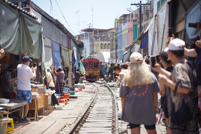 Maeklong Railway Market and Floating Market - Choosing the right departure time