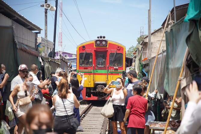 Maeklong Railway Market and Floating Market - Who will enjoy this day trip
