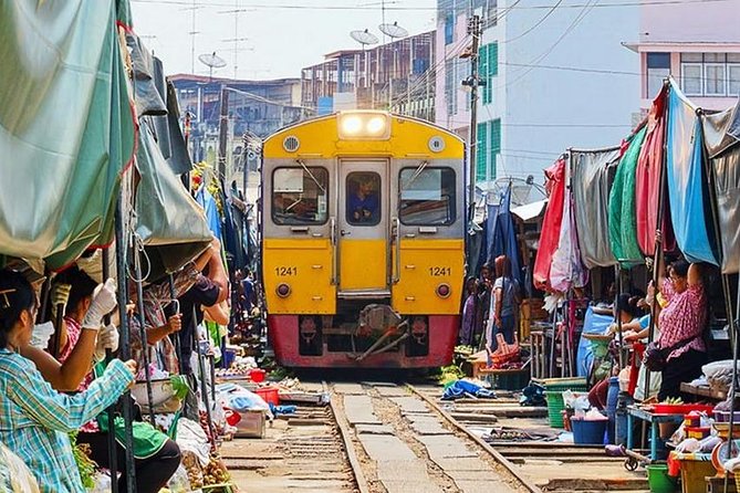 Maeklong Railway Market and Floating Market Tour from Bangkok - Private tour or larger group?