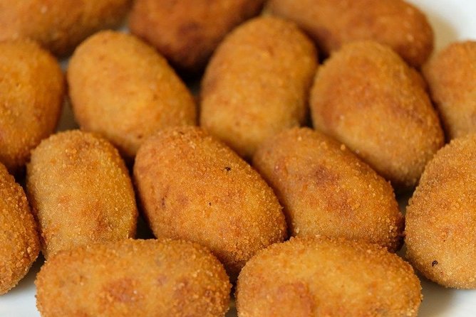 Malaga Market Food Tour: Tapas, Drinks, and Local Flavors - Who should book this tour