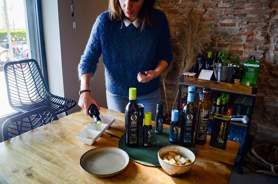 Málaga: Paella and Sangria Cooking Class with Market Visit - Why this Málaga cooking class works