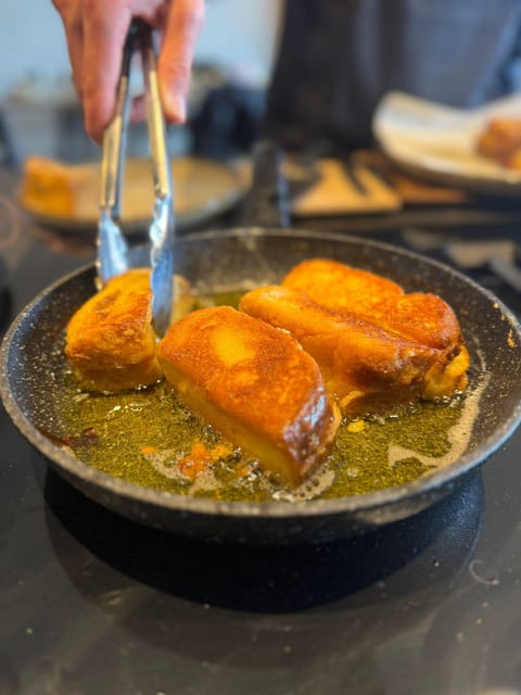 Malaga: The Ultimate Tapas Workshop with Market Visit - Local guides and a relaxed kitchen