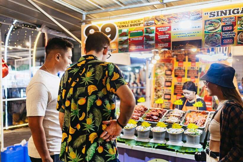 Manila: Guided Night Market Experience - What the guides add to the experience