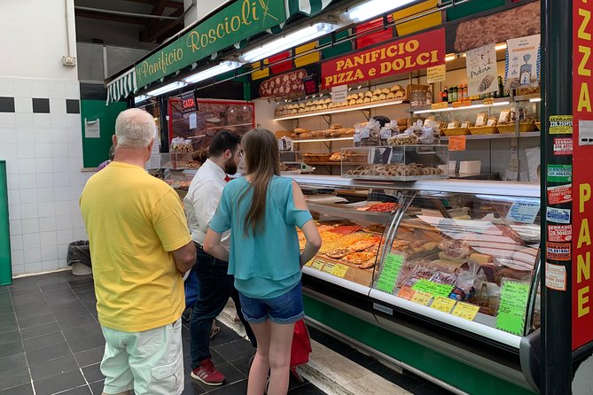 Market tour and Private Cooking Class in Rome with roman chef - Fresh tomato sauce and spaghetti cacio e pepe