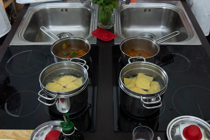 Market tour and Private Cooking Class in Rome with roman chef - Welcome Prosecco and homemade pizza