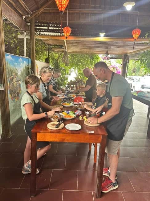 Market Tour, Basket Boat Ride & Cooking Class by Hangcoconut - Four dishes in one practical class