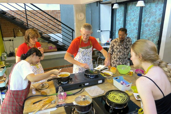 Market Visit & Private Hands-on Cooking Class at Daun Senja - Why the market visit matters