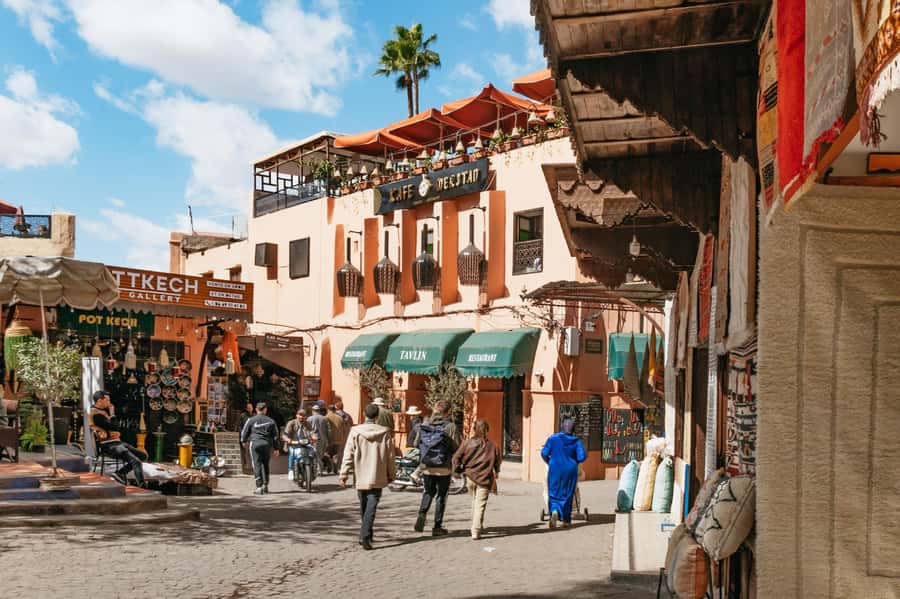 Marrakech: Colorful Medina Souks Guided Walking Tour - A closer look at Medina life