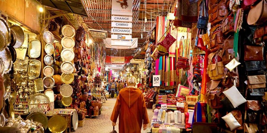 Marrakech: Exclusive Shopping Tour Through the Souks - Shopping for rugs, textiles, leather, and jewelry