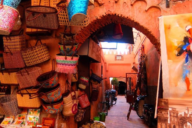 Marrakech: Medina Souks Guided Walking Tour - What the guides add to the experience