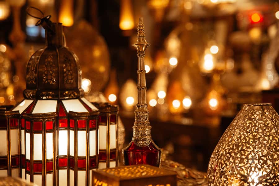 Marrakech: Private Souks Tour with Tea and Traditional Snack - Starting among spices in the Mellah