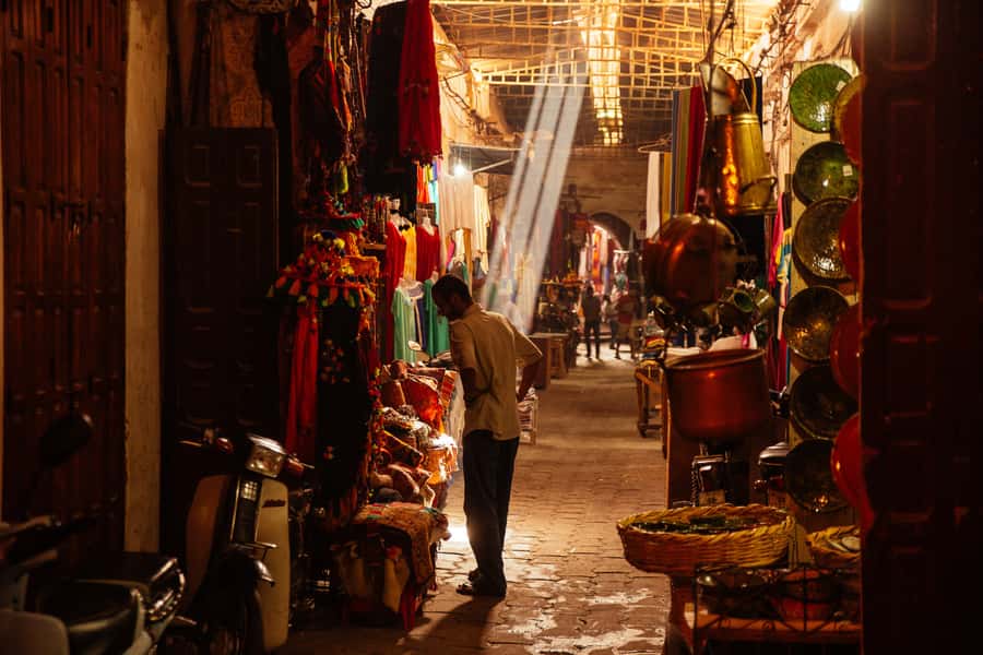 Marrakech: Private Souks Tour with Tea and Traditional Snack - Finding artisans beyond the main shopping lanes