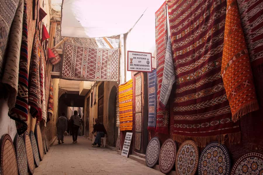 Marrakech: Vibrant Souks, Local Artisans & Medina Experience - Souk El Kebir and the final carpet browsing