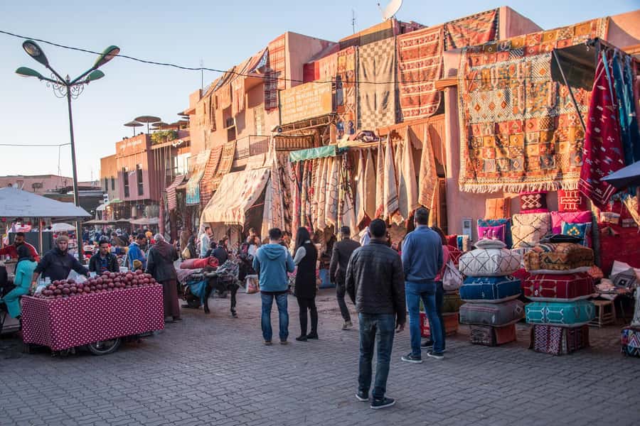 Marrakech: Vibrant Souks, Local Artisans & Medina Experience - What the guides add to the experience