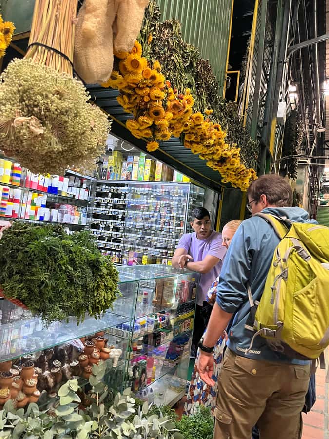 Medellín Multi-sensory Tour in the market, +15 Exotic Fruits - Why the guide makes the difference