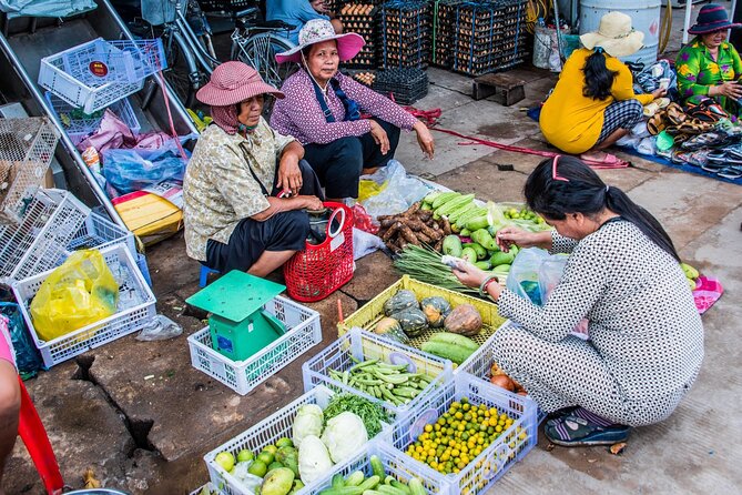 Morning Cooking Class and Market Tour in Siem Reap - The tuk-tuk ride into village life