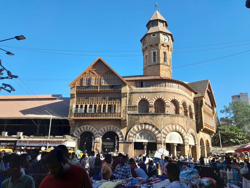 Mumbai: 2 Hours Markets And Temple Tour - The guides make the difference