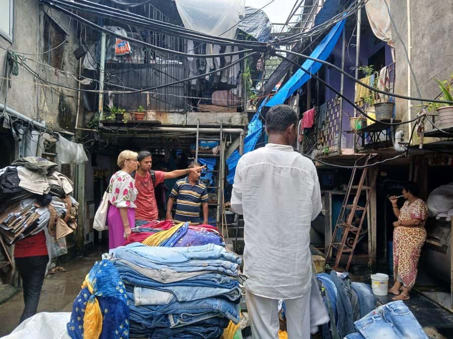 Mumbai:Dhobi Ghat Laundry,Dharavi Slum & Flower market Tour - How to Approach Slum Tourism