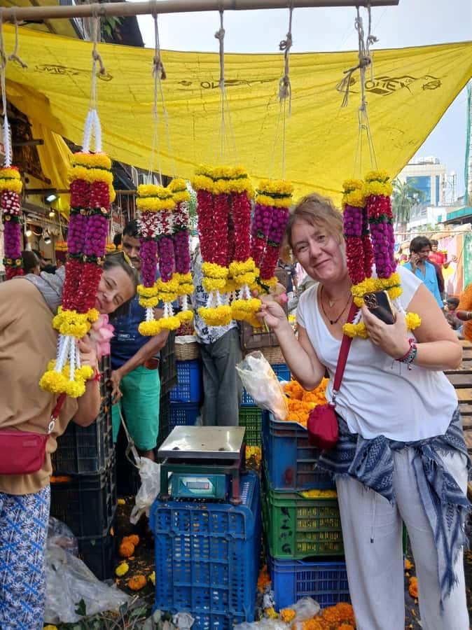 Mumbai:Dhobi Ghat Laundry,Dharavi Slum & Flower market Tour - Dhobi Ghat and Mumbai’s Open-Air Laundry
