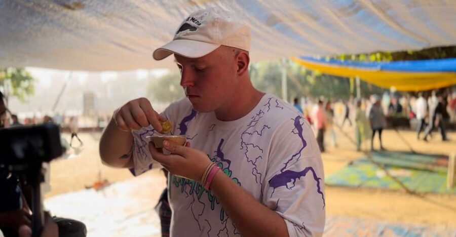 Mumbai: Evening Street Food Tasting & Cultural Market Tour - The food: from vada pav to tandoori kebabs