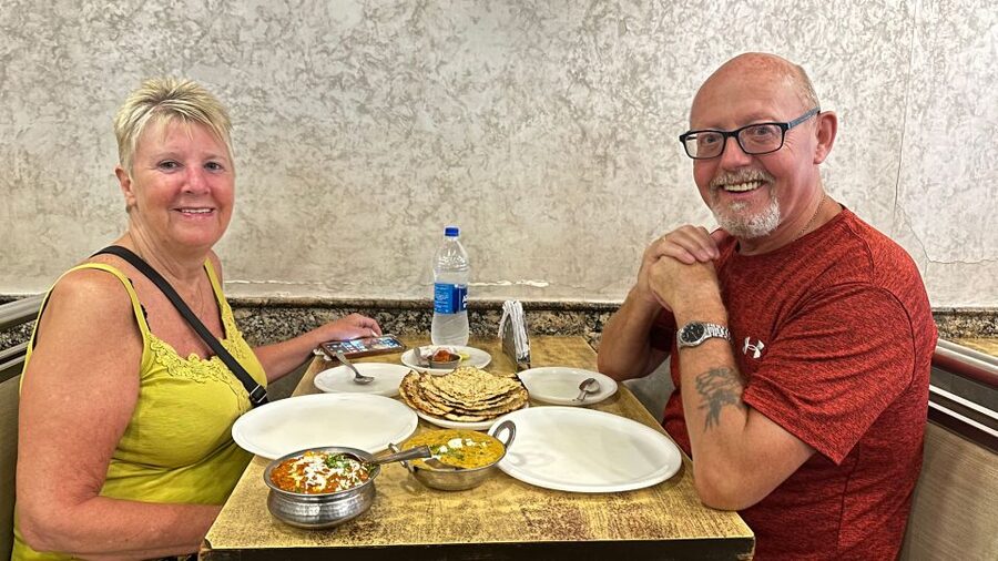 Mumbai: Evening Street Food Tasting & Cultural Market Tour - Girgaon Chowpatty and the beach food stalls