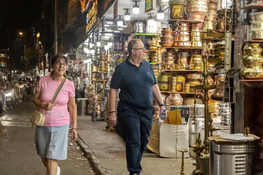 Mumbai Heritage, Street Food & Bazaar Walking Tour - Bhuleshwar Market and Chira Bazaar