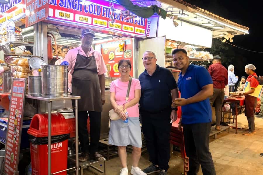 Mumbai Heritage, Street Food & Bazaar Walking Tour - Temples, mosques and everyday religious life