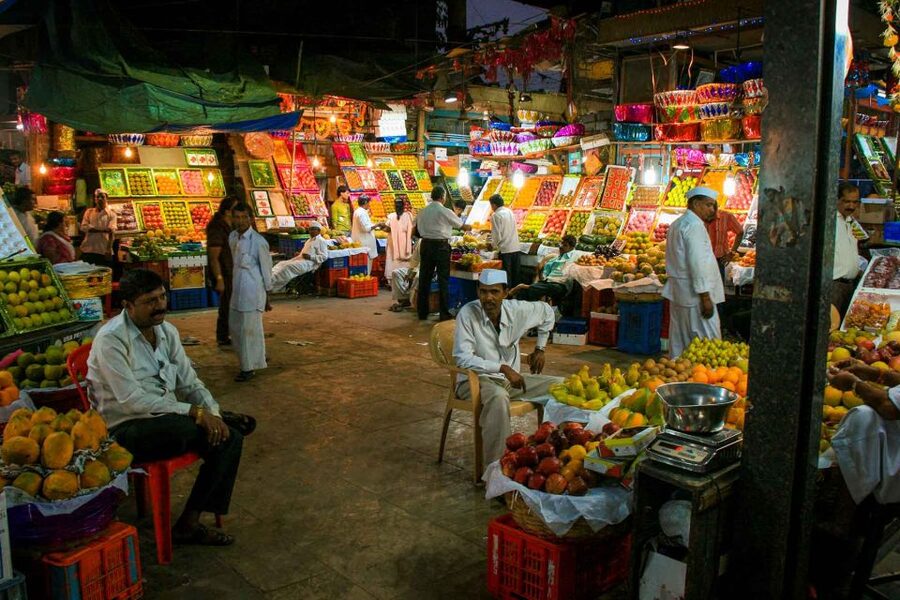 Mumbai: Local Markets & Temples Tour - Starting at Regal Cinema and crossing central Mumbai