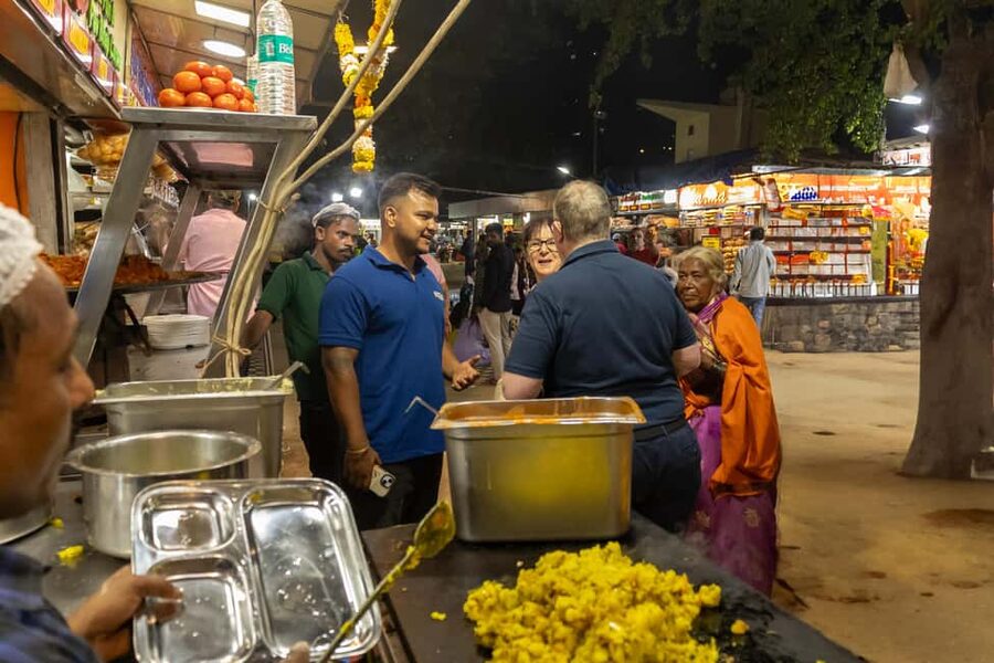Mumbai Market and Temple Tour With Cow Shelter Visit - Mohammed Ali Road and the 30-minute food stop