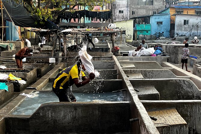 Mumbai Morning Market Tour of Flowers, Fish, and More - Chai, breakfast, and what food costs