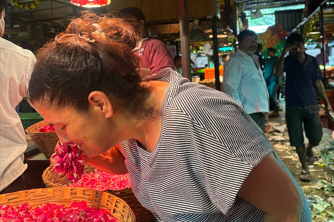 Mumbai Morning Market Tour of Flowers, Fish, and More - Sassoon Dock: fish, auctions, and working Mumbai