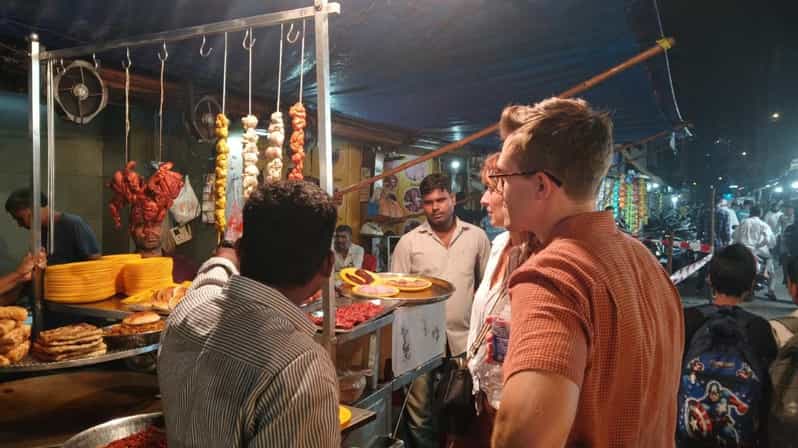 Mumbai Street Food Tour with Evening Bazaar Walk - The guides make the difference